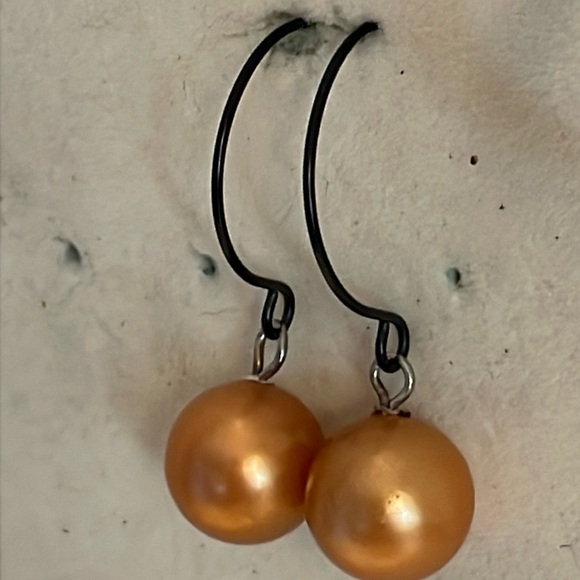 1.5” round gold colored peacock shell pearl like dangle drop fishhook earrings - Picture 4 of 10